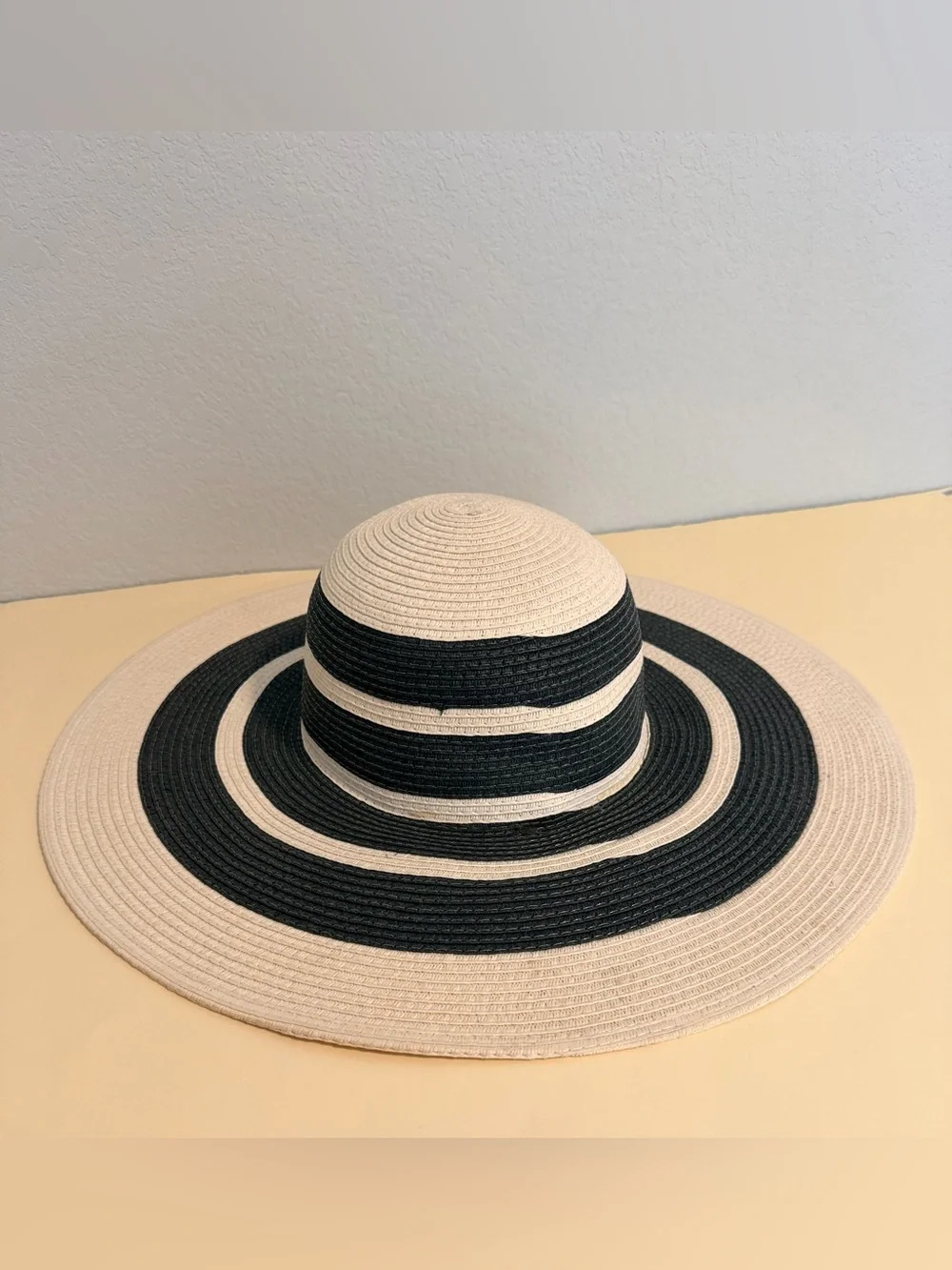 Chic Wide-Brim Striped Sun Hat – Black & Cream
